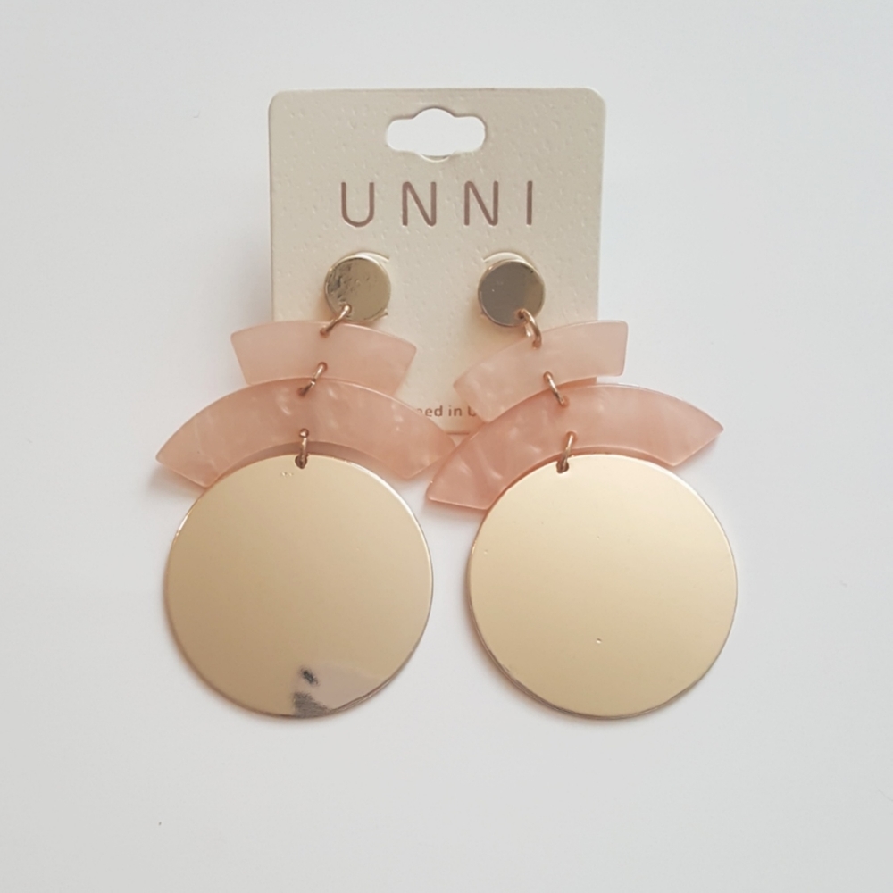 Gold circle earrings with pink
